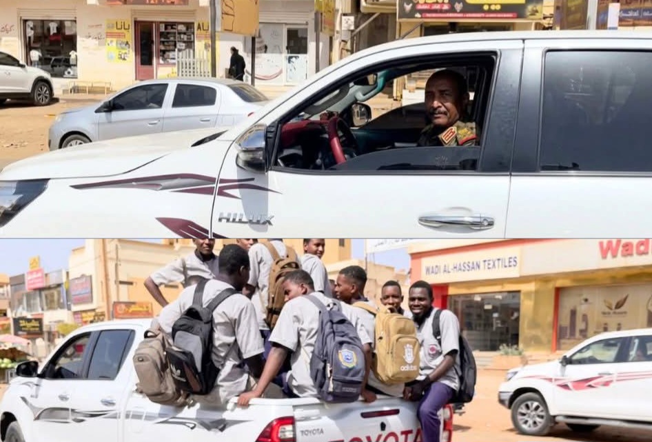  البرهان يفاجئ طلاب مدارس ويقلّهم في “بوكس” خلال مروره
