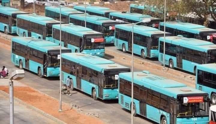 والي الخرطوم يقف على إعادة تأهيل بصات “الوالي” تمهيداً لدخولها الخدمة قريباً
