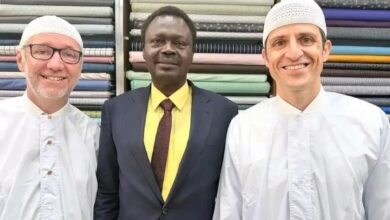 دبلوماسية الشارع.. مناوي يصطحب برلمانيين فرنسيين إلى أسواق أم درمان