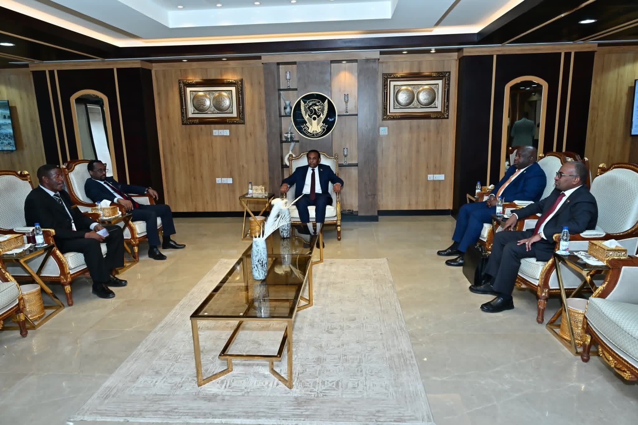 توجيهات من رئيس الوزراء بخصوص مطار بورتسودان