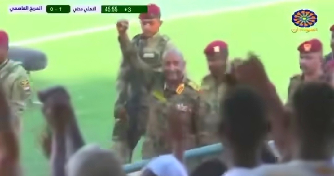 البرهان يشرف مباراة المريخ و أهلي مدني وسط حضور جماهيري كبير