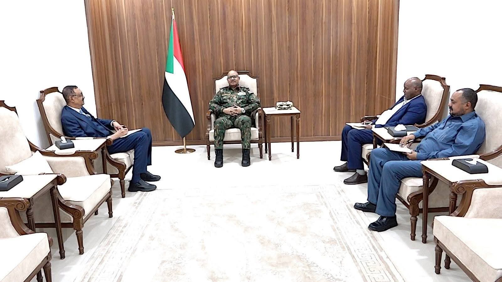 اجتماع طارئ لتوفير الوقود وكبح جماح الدولار