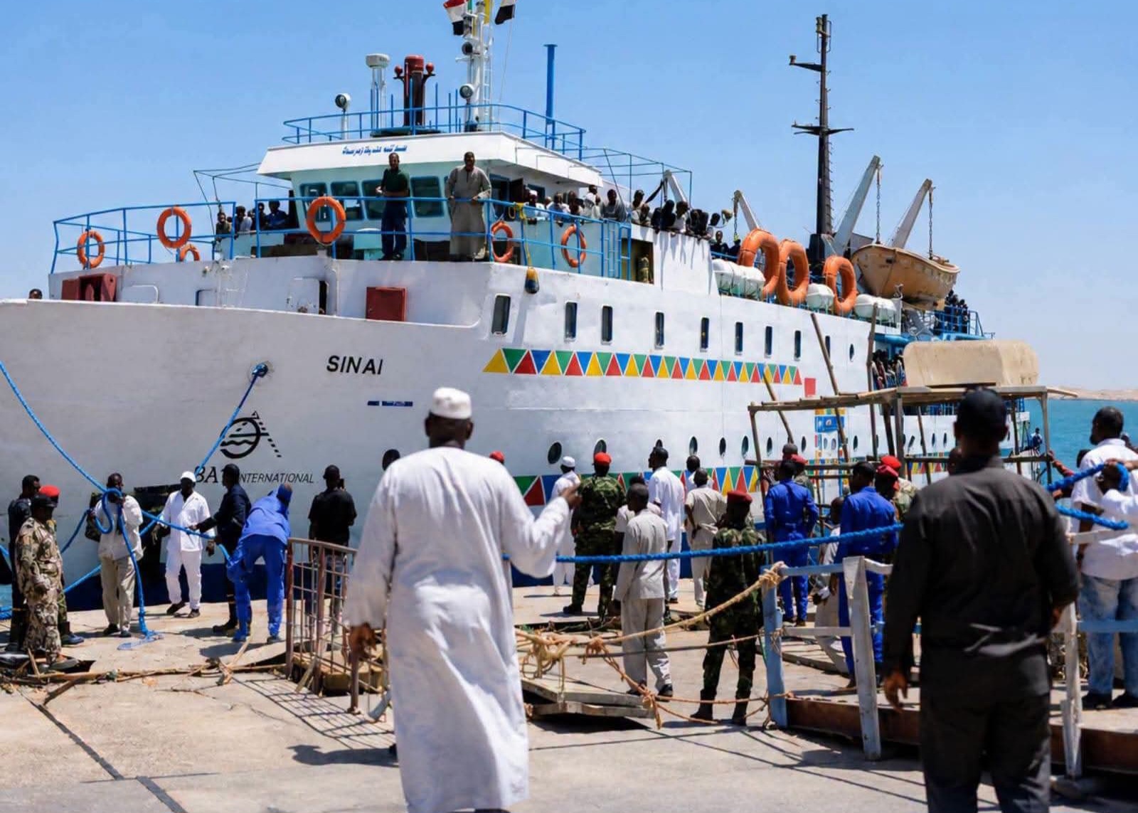 الباخرة “سيناء” تنقل مئات العائدين السودانيين من مصر إلى وادي حلفا