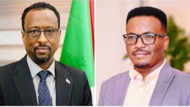 وزير الثقافة والإعلام يطمئن على صحة الاعلامي السر القصاص