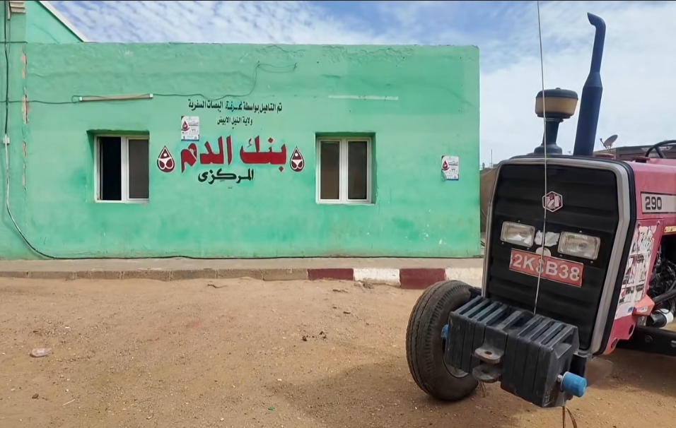 كارثة بيئية كادت تقع.. نقل عشرات الأطنان من الدم الفاسد بمستشفى كوستي