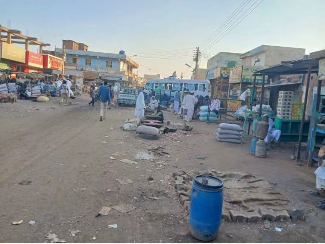 شلل يضرب الأسواق السودانية مع قفزة الدولار لمستويات قياسية
