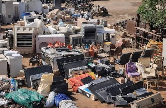 الحكومة تدعو المواطنين للتعرف على منهوباتهم