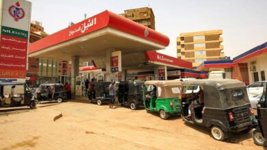 الدولار والوقود يضغطان على الاقتصاد السوداني