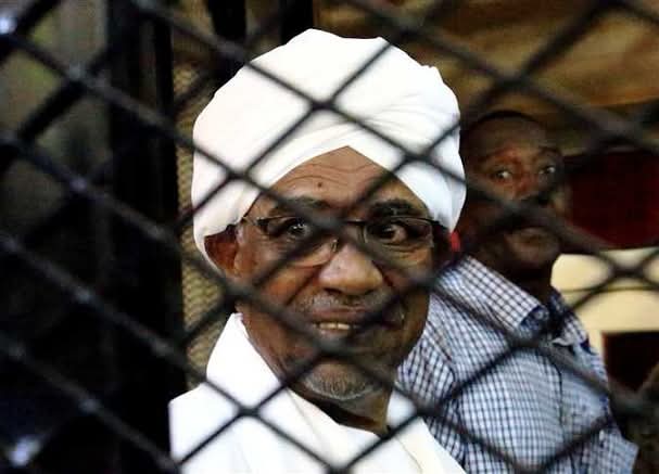 عائلة الرئيس البشير تطالب بالسماح له بالعلاج خارج السودان