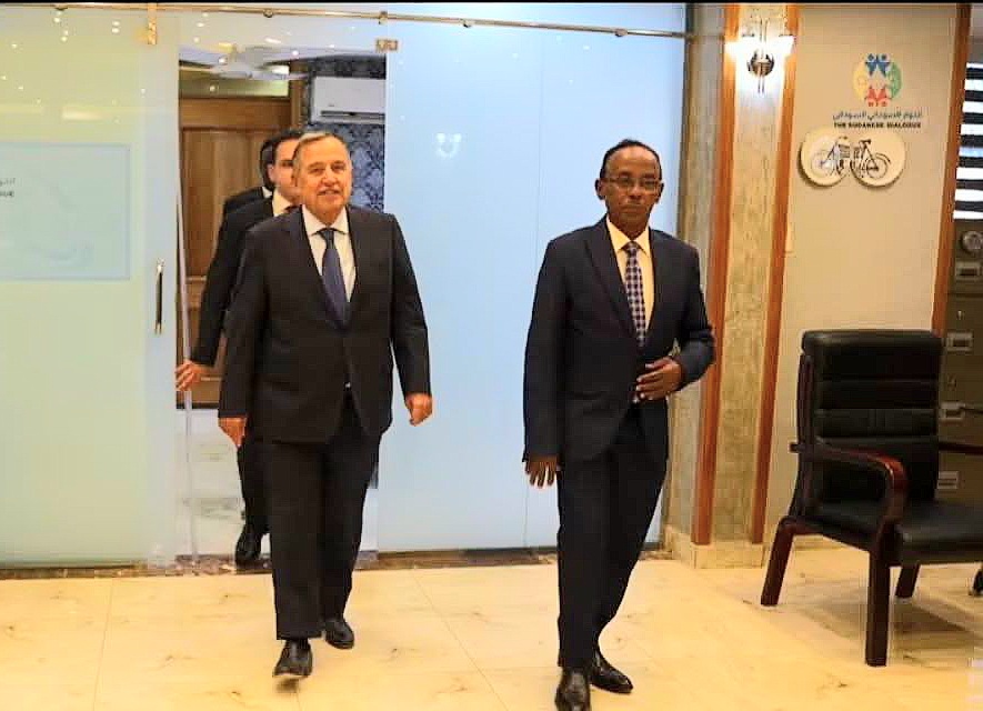 لجنة الحوار السوداني تستقبل نبيل فهمي بمقرها في الخرطوم